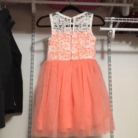 Peach colored dress - Picture 2 of 6